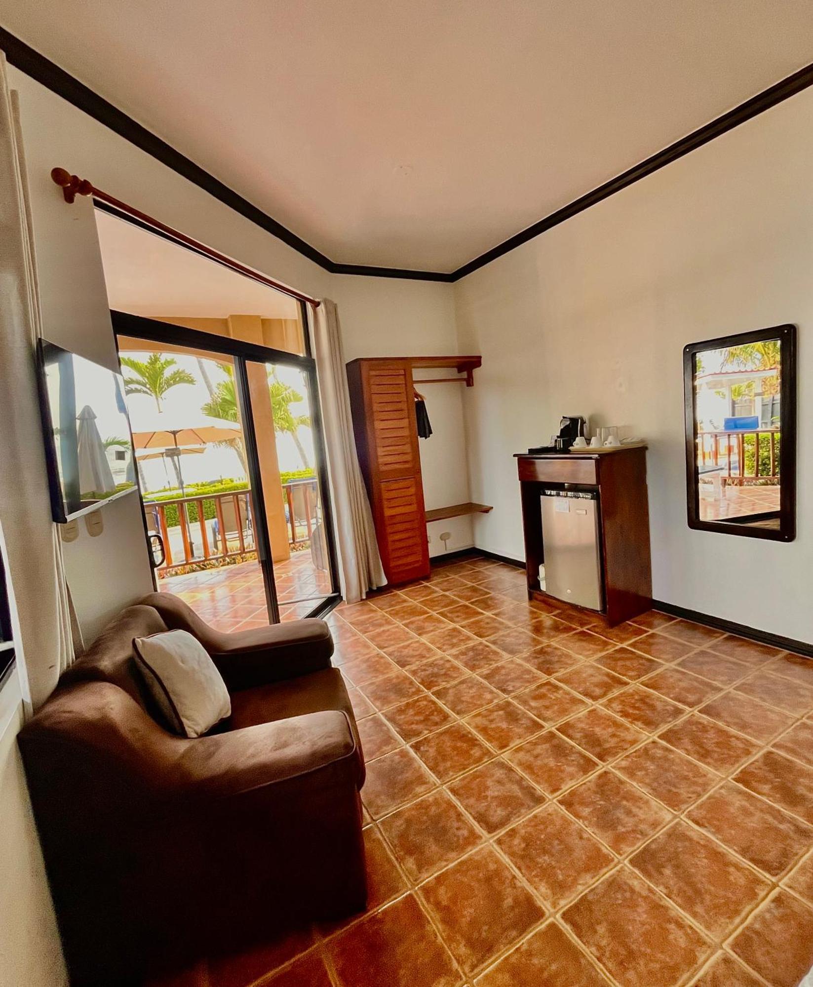 The Backyard Beachfront Hotel Jacó Exterior foto